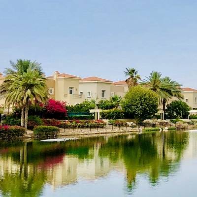Arabic and spanish style villas with panoramic views of Al Reem Lake