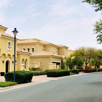 Arabic and spanish style villas with panoramic views of Al Reem Lake